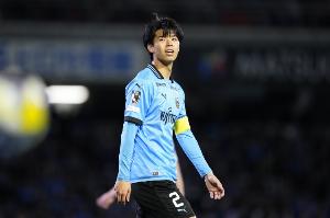 BBC：20岁日本国脚高井幸大下月抵达热刺，将直接进入一线队中