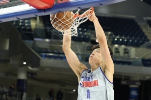 美记：杨瀚森联合试训时不会说英语只能喊 他让我看到联盟的未来