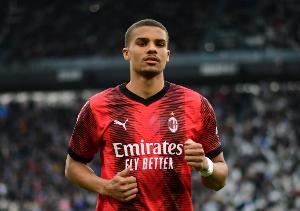 隆戈：科莫近几小时曾与佳夫联系，但后者未被说服&倾向拒绝加盟