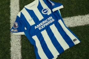 布莱顿社媒晒视频：发布2025-26赛季主场球衣