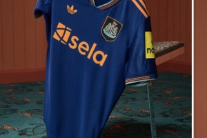 纽卡发布新赛季第三球衣主题：铭记过去，开创未来，深蓝色主色调