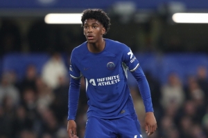 阿奇姆彭：在切尔西踢球我没有压力；队内查洛巴乒乓球打得最好