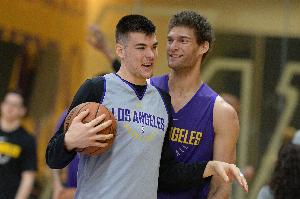 皮尔斯：大洛去湖人能首发但还是加盟快船 可见没人想为湖人效力