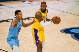 记者：詹姆斯是上赛季二阵球员 而贝恩换了几个选秀权？😤