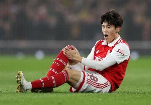 太玻璃🤕富安健洋在枪手4年伤缺超550天，1860万欧引进出战84场