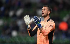 记者：乌尔赖希预计世俱杯后续约当三门，拜仁还考虑签邦曼当四门