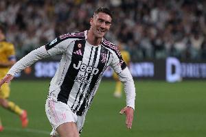 记者：弗拉霍维奇与米兰就待遇问题展开谈判