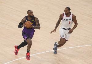 🥶名记：接近詹姆斯的消息人士称 他永远不会穿上快船球衣