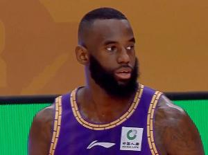 卫冕冠军？桑普森有可能加入冠军球队 媒体人晒出其对阵广厦图片