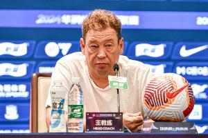 足球报：斯卢茨基担心国脚体能，申花19日将迎接本赛季最难客场
