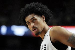 惨不忍睹！半场榜眼哈珀7中1拿4分 14号秀C-布莱恩特8中1得3分