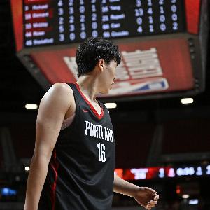 队记：杨瀚森很好胜&对自己有高标准😤他不会满足于数据和高光