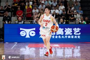 李缘：打一场进一步 主教练在磨合不同的阵容 为后边的比赛做准备