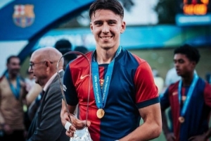 阿斯：巴萨17岁中卫科斯波将转会至佛罗伦萨 巴萨有20%二转分成