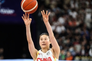 穿针引线！王思雨12分钟4中3拿到9分8助 正负值+7