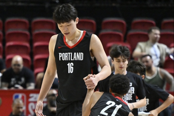 😂杨瀚森：我跟队里后卫有练挡拆配合 但他们都把我当霍华德用