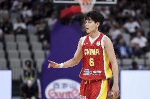 加油！中国女篮半场42-23新西兰！杨舒予10+3+3 张子宇4分钟6分