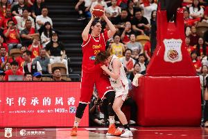 媒体人：日本未来十多年想击败中国女篮 得先想办法限制住张子宇