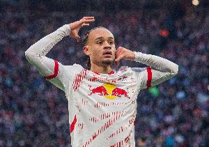 记者：阿森纳&切尔西都在关注西蒙斯，6500万欧+浮动有可能拿下