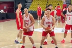 基本功必须得扎实！！中国男篮训练之后加练罚球！