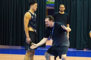 福建男篮最新训练视频：保持进步 夏训的味道