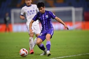 天津津门虎昨日下午前往青岛备战与海牛的比赛 伤员石炎随队前往