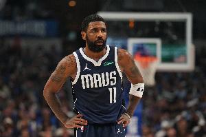 😘福克斯：大家都会运球和控球 但从没有人能像欧文那样突破