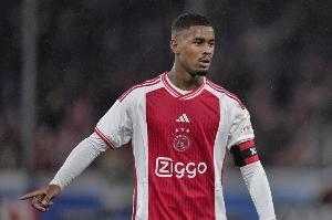 天空：3550万镑+浮动奖金！切尔西签阿贾克斯19岁后卫哈托达协议