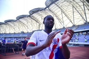 记者：阿马杜可能出任申花首发中卫，与蒋圣龙搭档