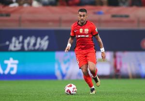 东体：莱昂纳多、徐新等4人身背3黄，若本轮染黄将缺席上海德比