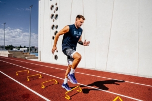 Skip：照片可以PS 还是看看东契奇赛季开始后的状态再判断吧