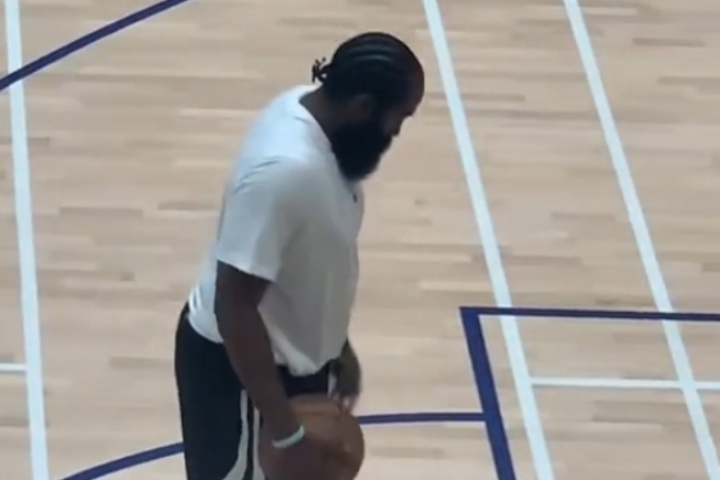 休赛期登哥胖了呢😁哈登中国行训练被球迷拍到 橙色哈登9很吸睛