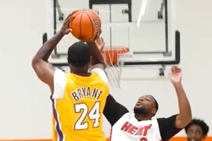 永恒经典！韦德穿上科比球衣 复刻其打板三分绝杀自己名场面🙌