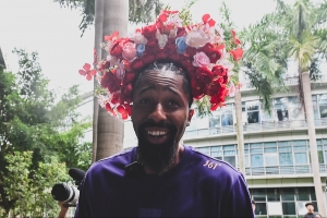 丁威迪空降直播吧总部🤩戴簪花、学说闽南话&与小编互动玩游戏