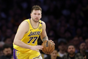 马健：东契奇续约三年对自己的身体很自信 也帮湖人27年保留空间