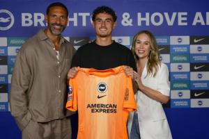 费迪南德的门将儿子与布莱顿签下首份职业合同，范德萨：加油！