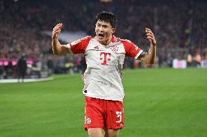 德媒：拜仁正为金玟哉寻找下家，新赛季中卫组合是于帕+塔