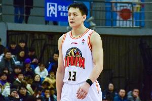 若辽篮和姜宇星签下顶薪 签约年限最短1年最长4年 薪水最高600万