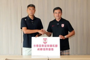 亚泰名宿曹添堡回家省亲 投身青训赛道助力亚泰青训