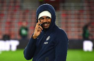 记者：维加转会黄潜固定转会费2450万欧，500万欧浮动较难实现