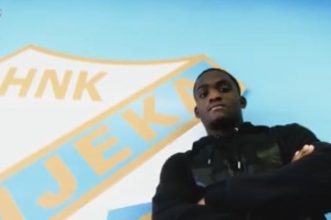 官方：20岁伯恩茅斯前锋阿杰伊，永久转会克罗地亚里耶卡俱乐部