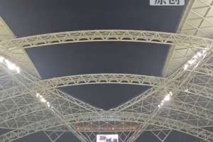 南通主场是国内首座开闭顶体育场，顶盖合拢或开启只需40分钟