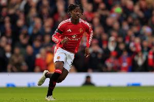 罗马诺：梅努坚持想要离队，但曼联一直拒绝将其外租