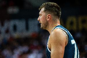 东契奇谈外界批评：我们本可以去海滩度假 现在在赛场上拼尽全力