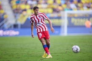 隆戈：米兰正在追逐马竞后卫莫利纳，但球员本人尚未被说服