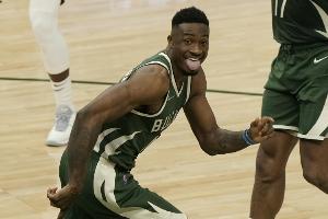 兄弟篮球！字母哥哥萨纳西斯自宣重返雄鹿 合同为1年290万美元