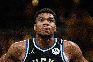 探索结束！Shams：字母哥确定将留在雄鹿继续征战新赛季