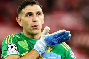 留队！罗马诺：大马丁无意去土超准备留在维拉，曼联从未正式报价