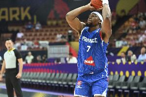 一场顶三场！亚布塞莱此役轰下36分 前3场合计仅得24分