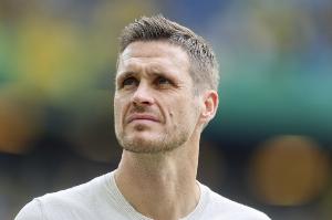 多特总监谈夏窗：这些转会操作都不容易，英超太有钱我们得慢慢谈